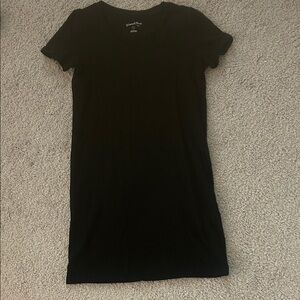 Universal Thread Black Tee